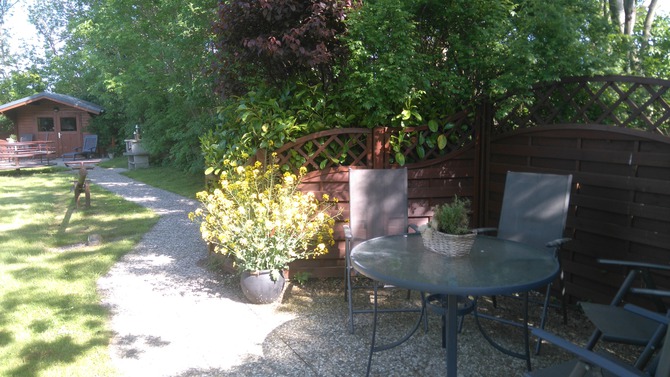 Ferienwohnung in Fehmarn OT Gammendorf - Ferienhof Hopp - Gemütliche Sitzecken in der Gartenanlage