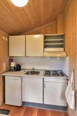 Ferienhaus in Pelzerhaken - Am Waldrand Haus A - K&uuml;chenzeile im Eingangsbereich