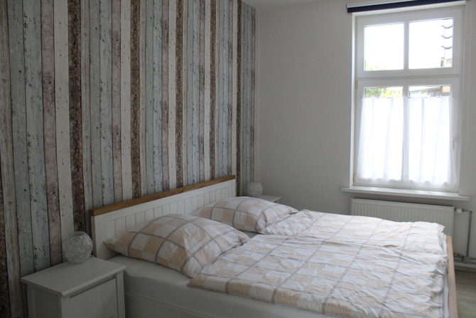 Ferienwohnung in Niendorf/Ostsee - Moesickes kleine FeWo - Schlafzimmer mit Doppelbett 1,80x2,00 m