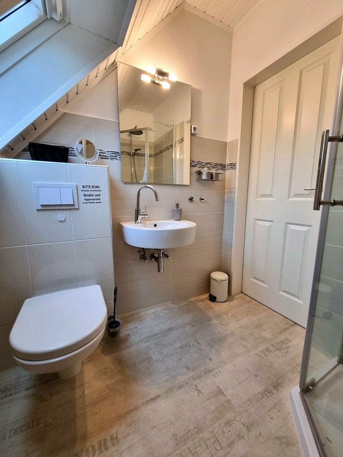 Ferienwohnung in Gr&ouml;mitz - Rosenstrasse 23 - Badezimmer mit Fenster