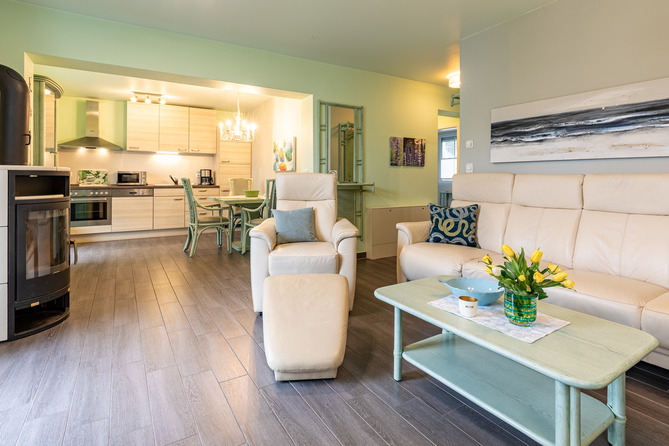 Ferienwohnung in Zingst - Whg S, Ihr UrlaubsZuhause - Wohnbereich und Küche