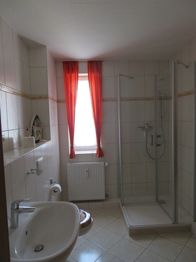 Ferienwohnung in Rostock - Zur gro&szlig;en Strandperle - Duschbad