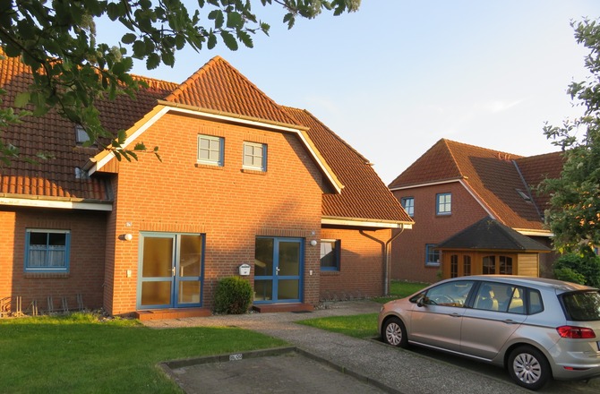 Ferienwohnung in Fehmarn OT Petersdorf - Ferienwohnung Bartels Kiebitzweg mit Balkon - 1 Parkplatz je Wohnung vor dem Haus