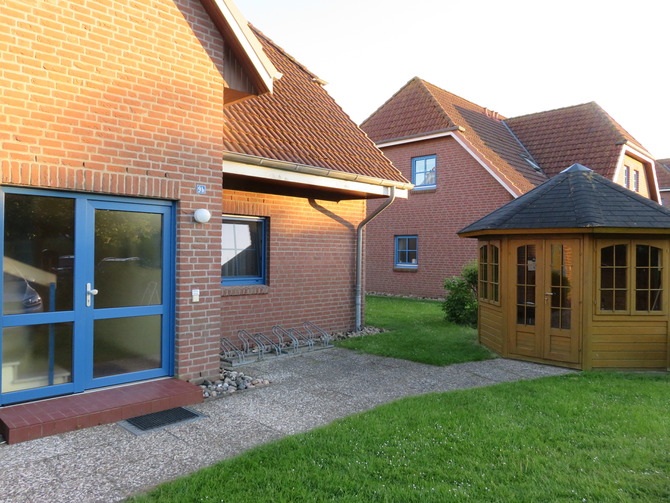 Ferienwohnung in Fehmarn OT Petersdorf - Ferienwohnung Bartels Kiebitzweg mit Balkon - Gartenhaus f&uuml;r Fahrr&auml;der und Sportger&auml;te